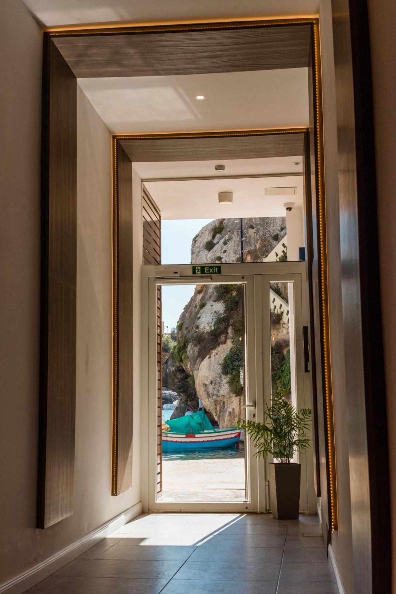 Blu Waters Boutique Hotel Xlendi Exterior photo